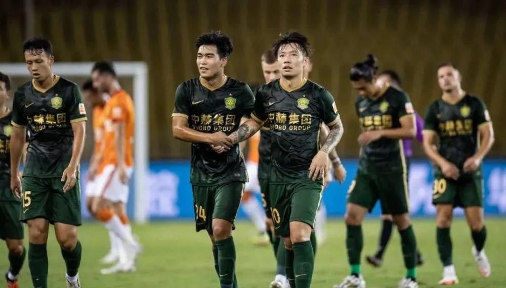 下半场，广东上来一波8-0反超比分，但布莱德索上来里突外投连砍8分，上海回应一波15-3反超回来，沃特斯接连造杀伤止血，周琦受伤离场，但威姆斯能帮助广东咬住比分，末节双方继续展开胶着拉锯战，徐杰三分再次反超，但王哲林篮下取分，布莱德索连续反击，上海还是保持微弱领先，王哲林接连篮下强打扩大领先，布莱德索接连建功，最终上海122-115险胜广东。